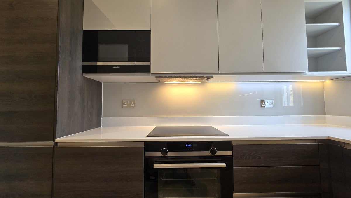 Flat Heathfield Road in Greater London