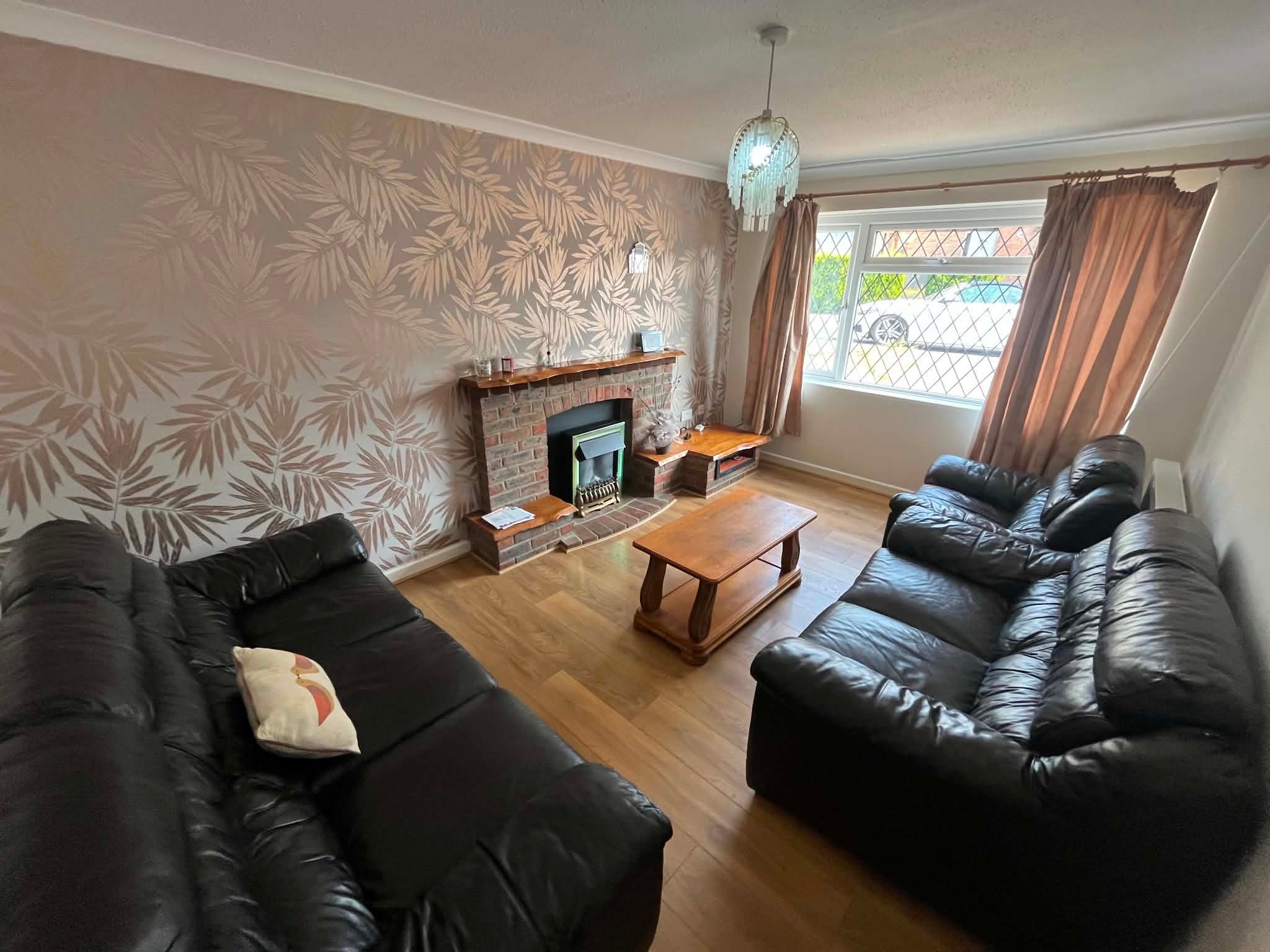 House Sagecroft Road in Thatcham
