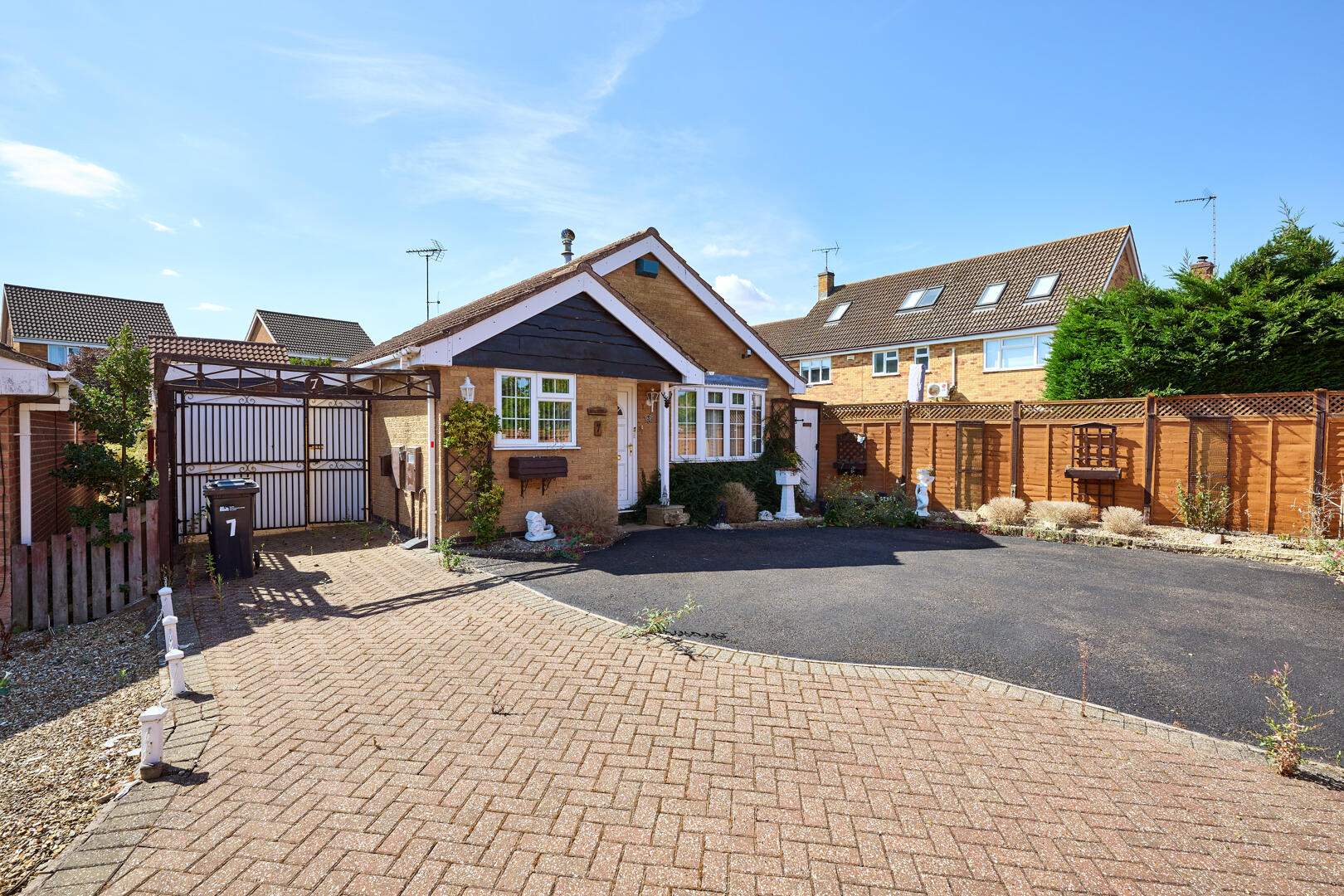 House Aintree Drive in Rushden