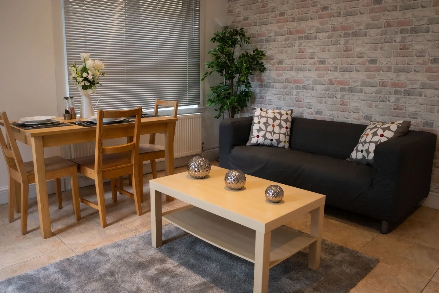 Flat Courtrai Road in Greater London