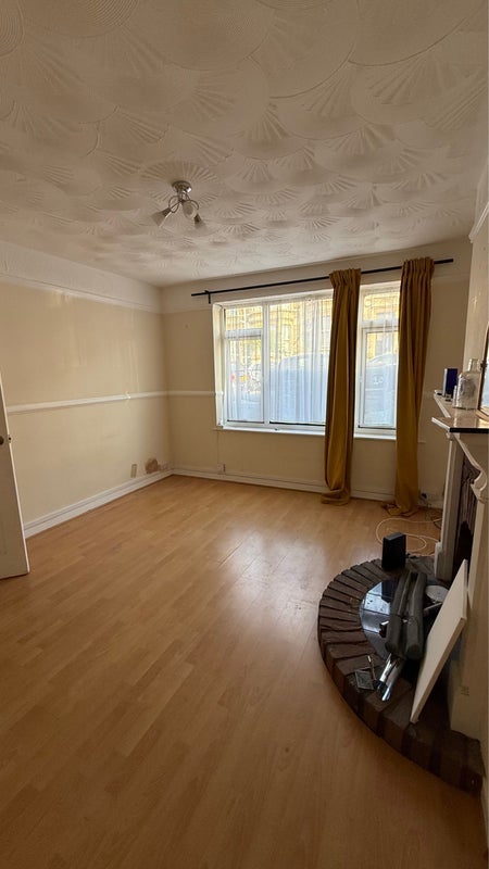 Room Rookery Road in Bristol