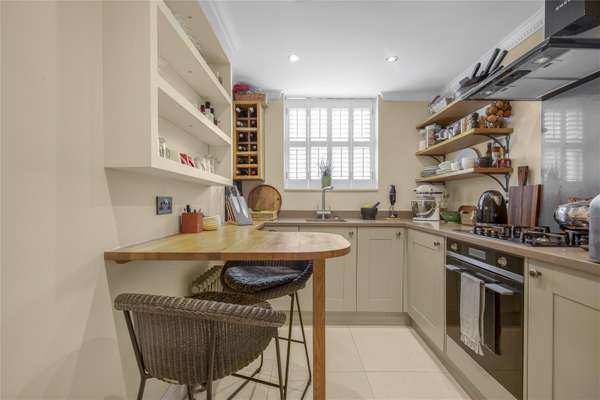 Flat Lower Teddington Road in Greater London