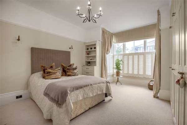 Flat Lower Teddington Road in Greater London