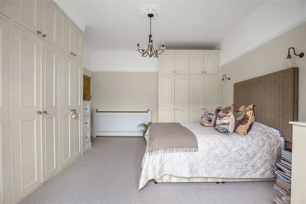Flat Lower Teddington Road in Greater London