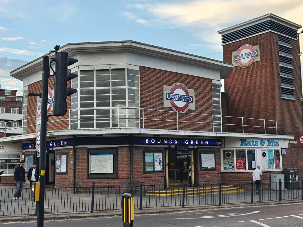 Flat Brownlow Road in Greater London