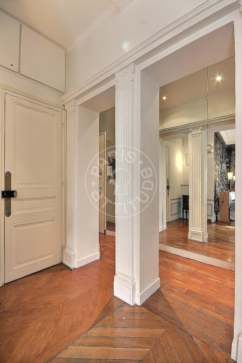 Flat Boulevard Émile Augier in Paris