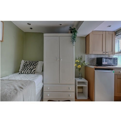 Room Castletown Road in London