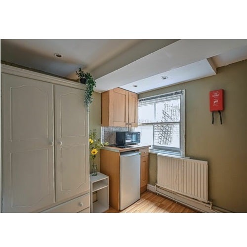 Room Castletown Road in London