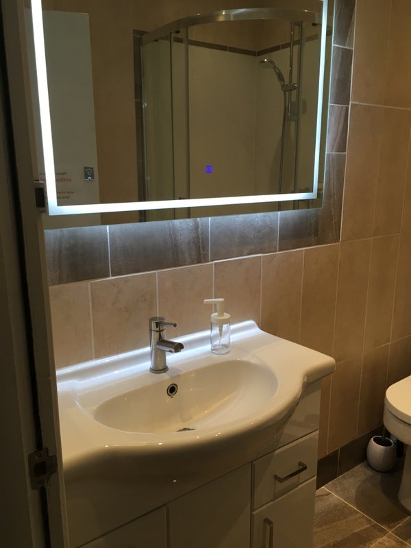 Room Aigburth Drive in Liverpool
