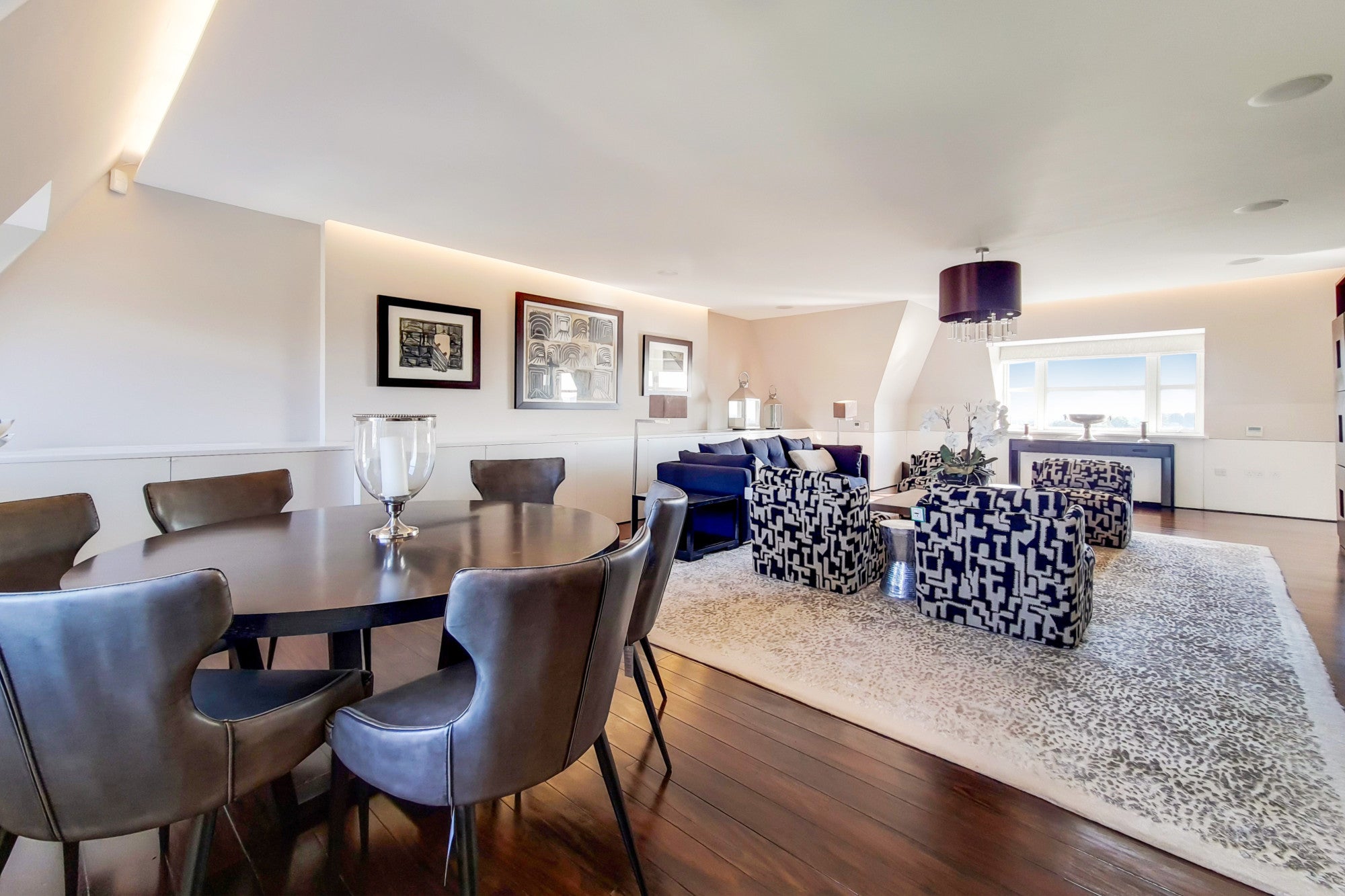 Flat Boydell Court in Greater London