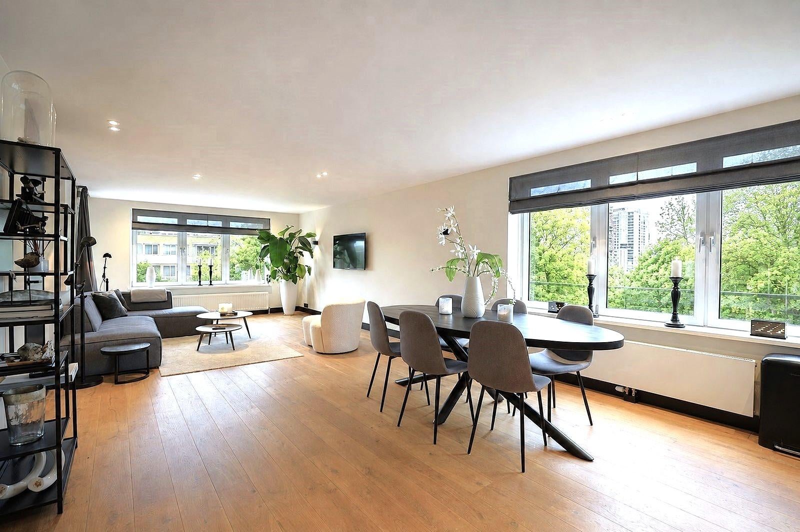 Flat Krooswijkhof in Amsterdam