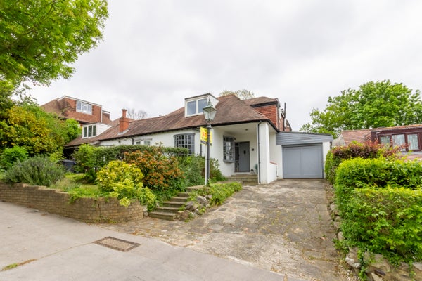 Flat Downsview Road in London