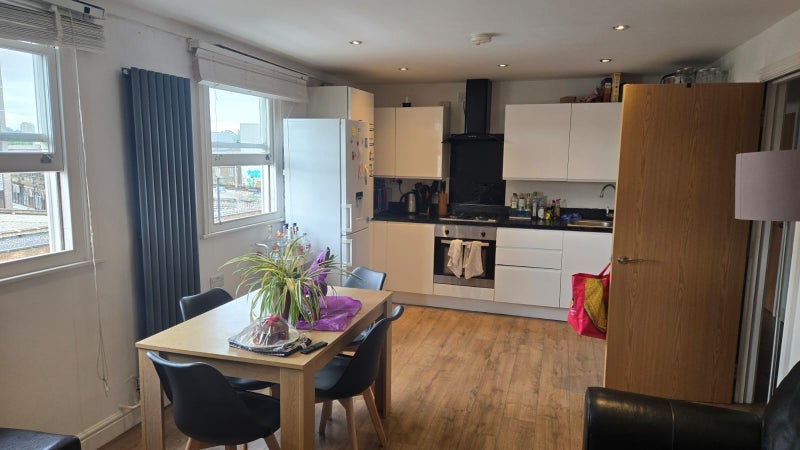 Room Coldharbour Lane in Greater London