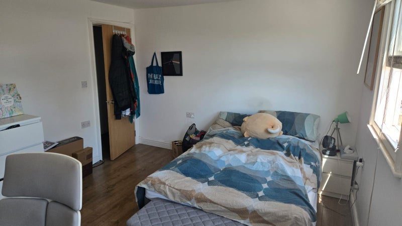 Room Coldharbour Lane in Greater London