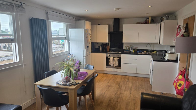 Room Coldharbour Lane in Greater London