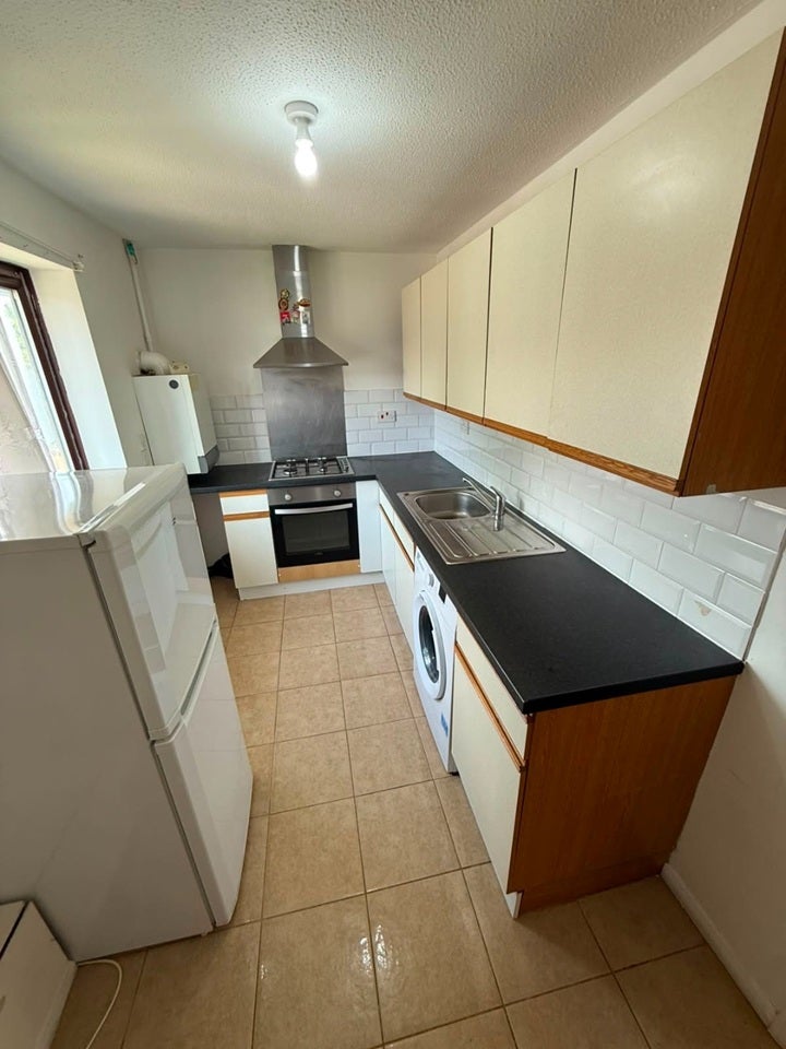 Flat Kilmarnock Gardens in Greater London