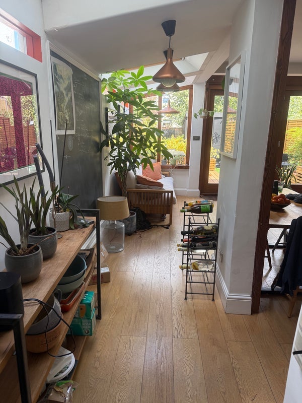 Room Longmead Avenue in Bristol
