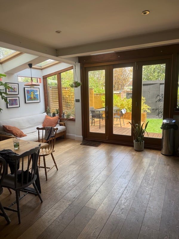 Room Longmead Avenue in Bristol