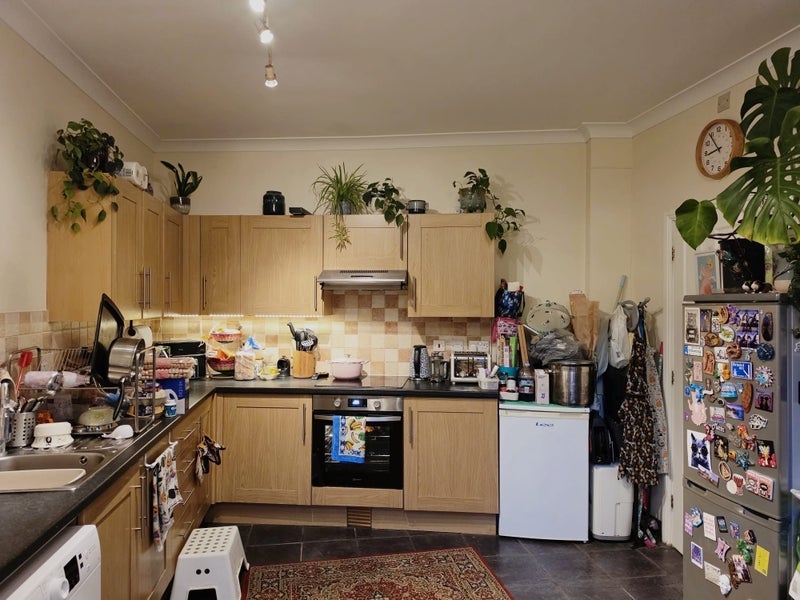 Room George And Dragon Lane in Bristol