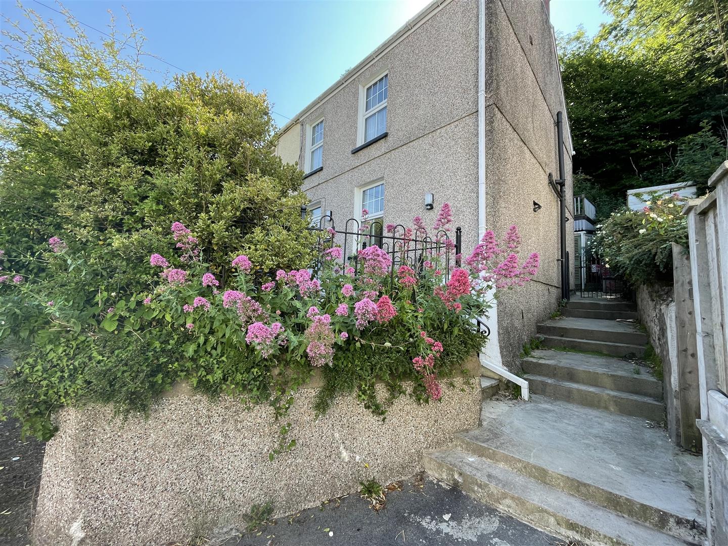 House Eva Terrace in St Ishmael