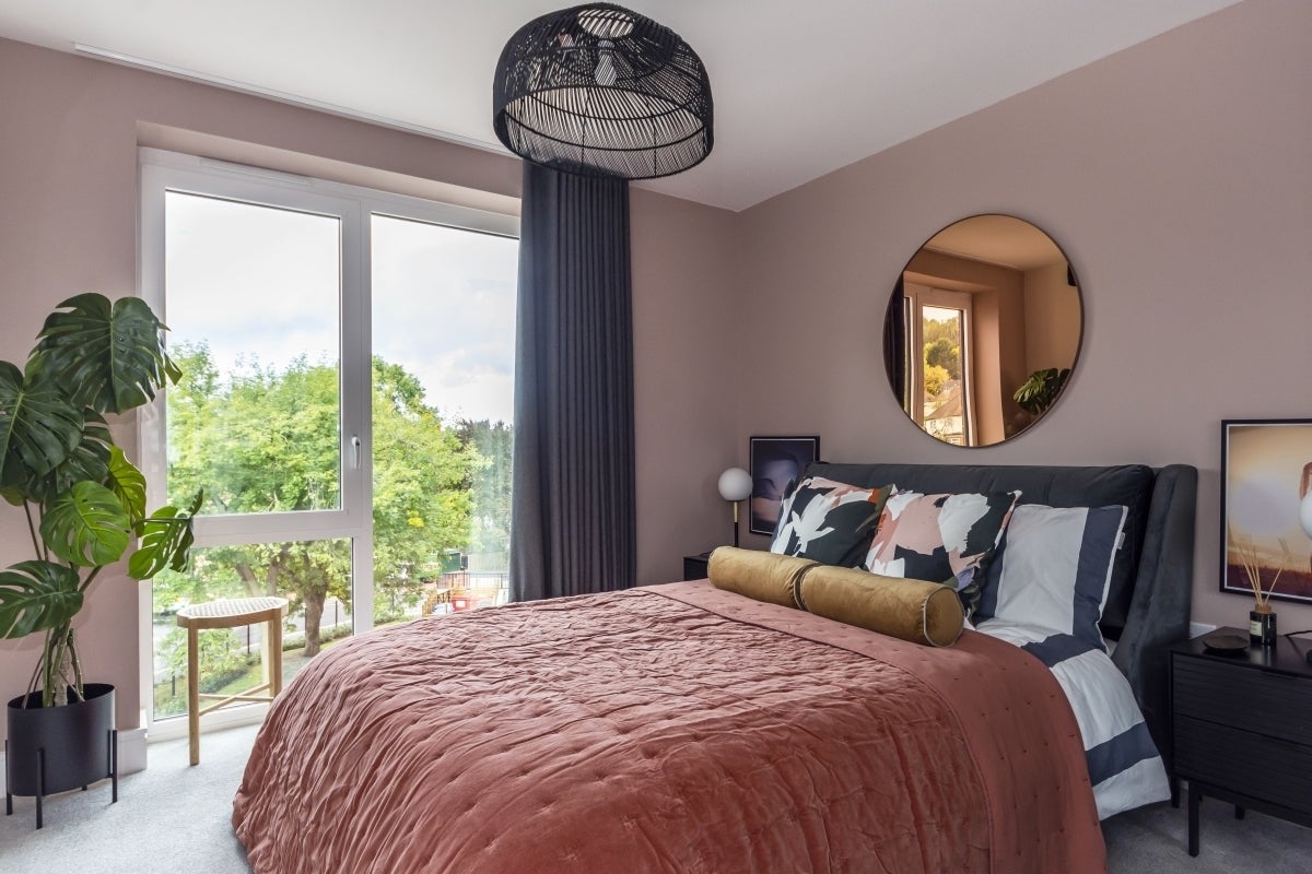 Flat Desborough Road in High Wycombe