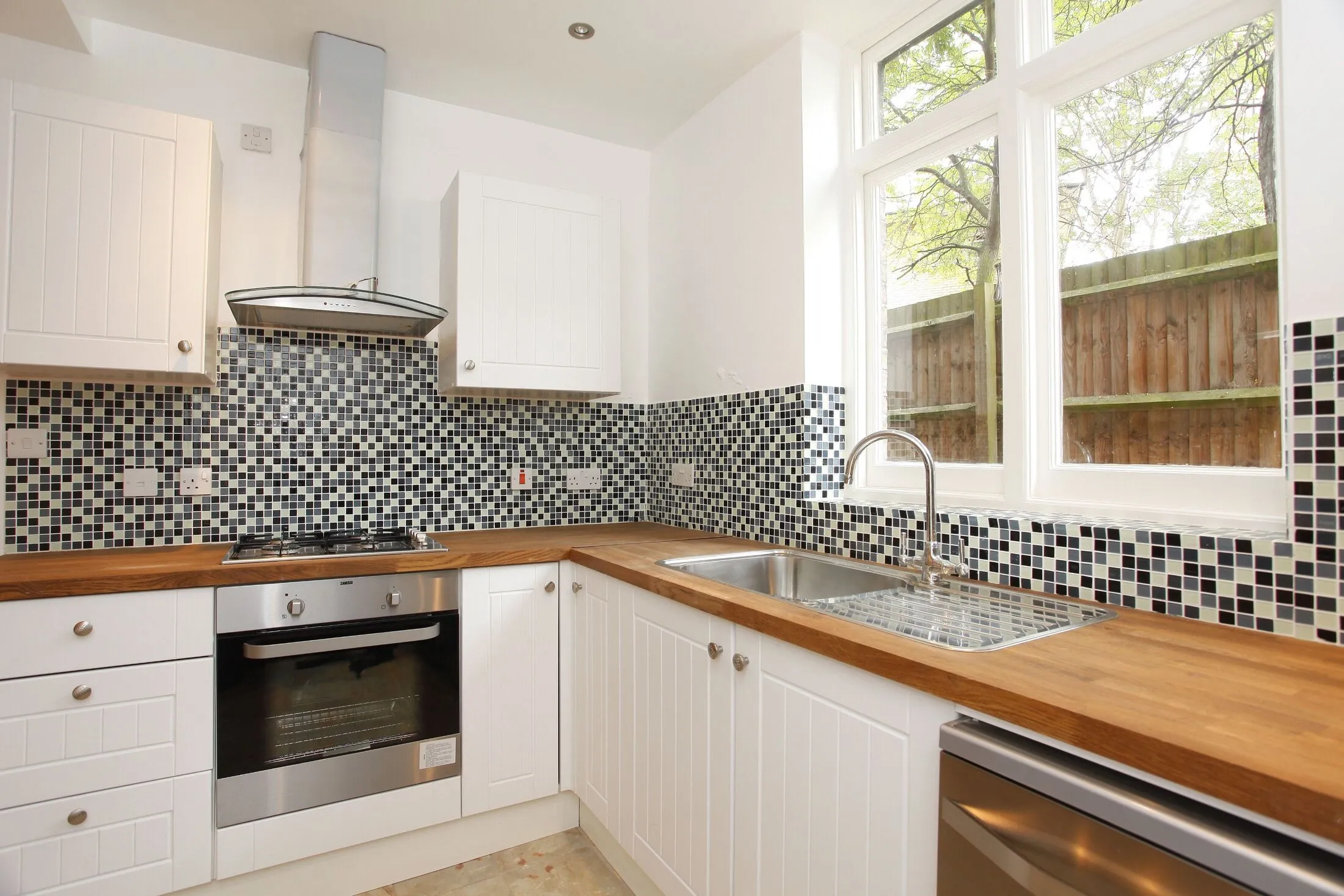 Flat Elgin Avenue in City of Westminster