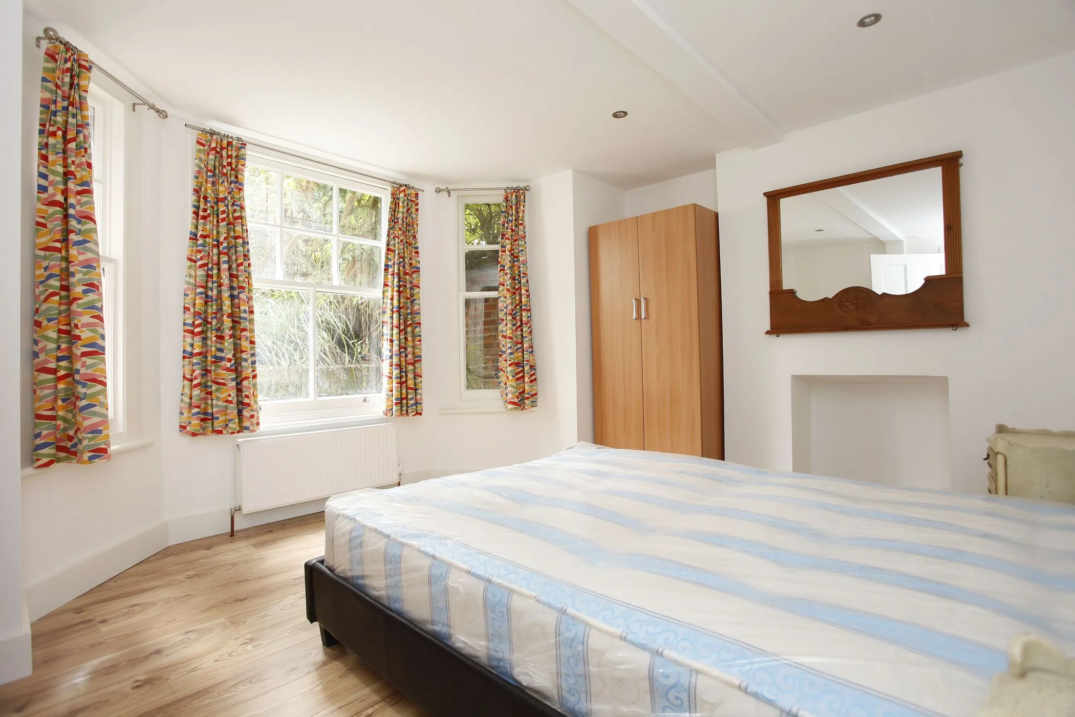 Flat Elgin Avenue in City of Westminster