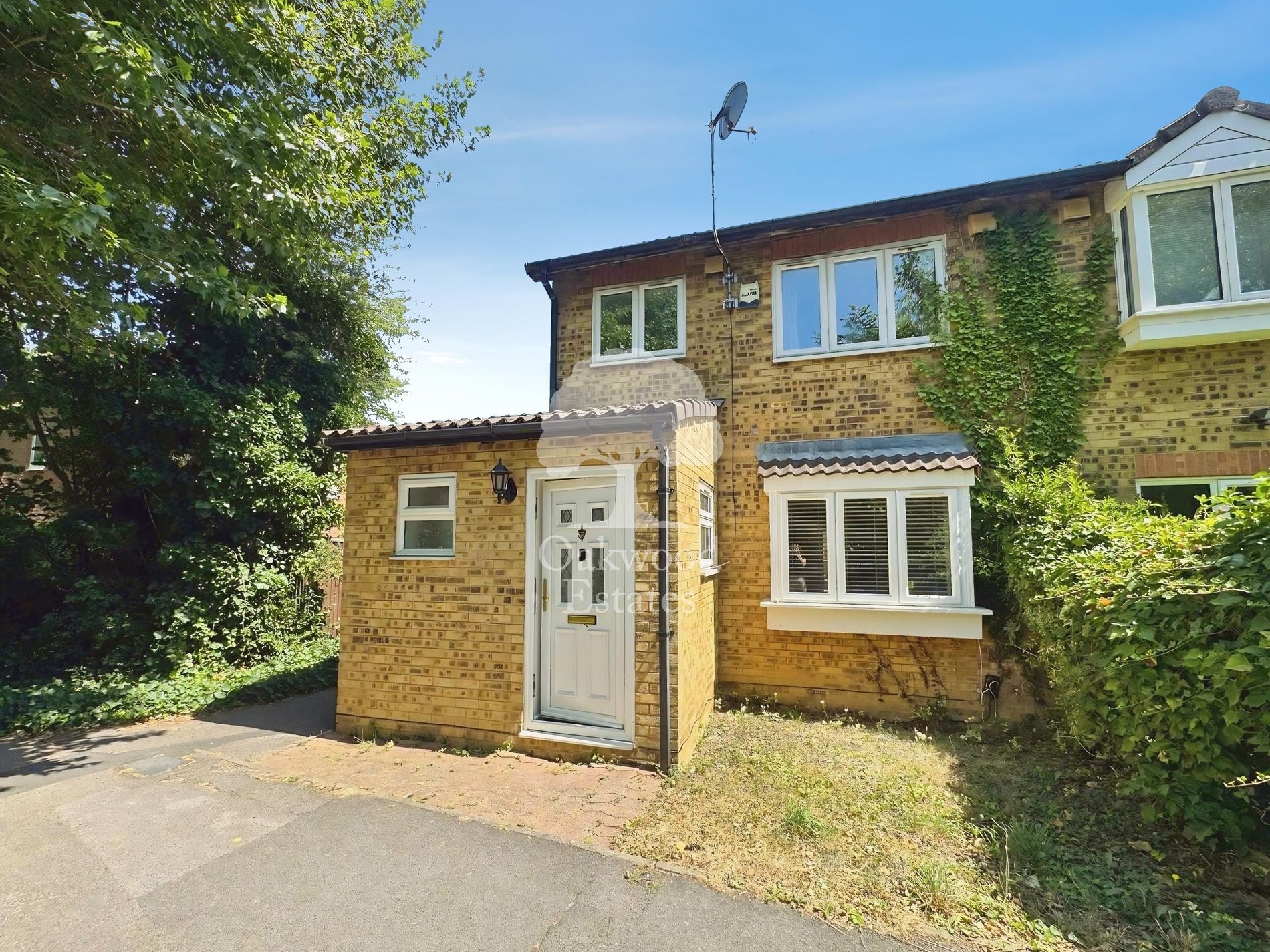 House Moore Close in Slough