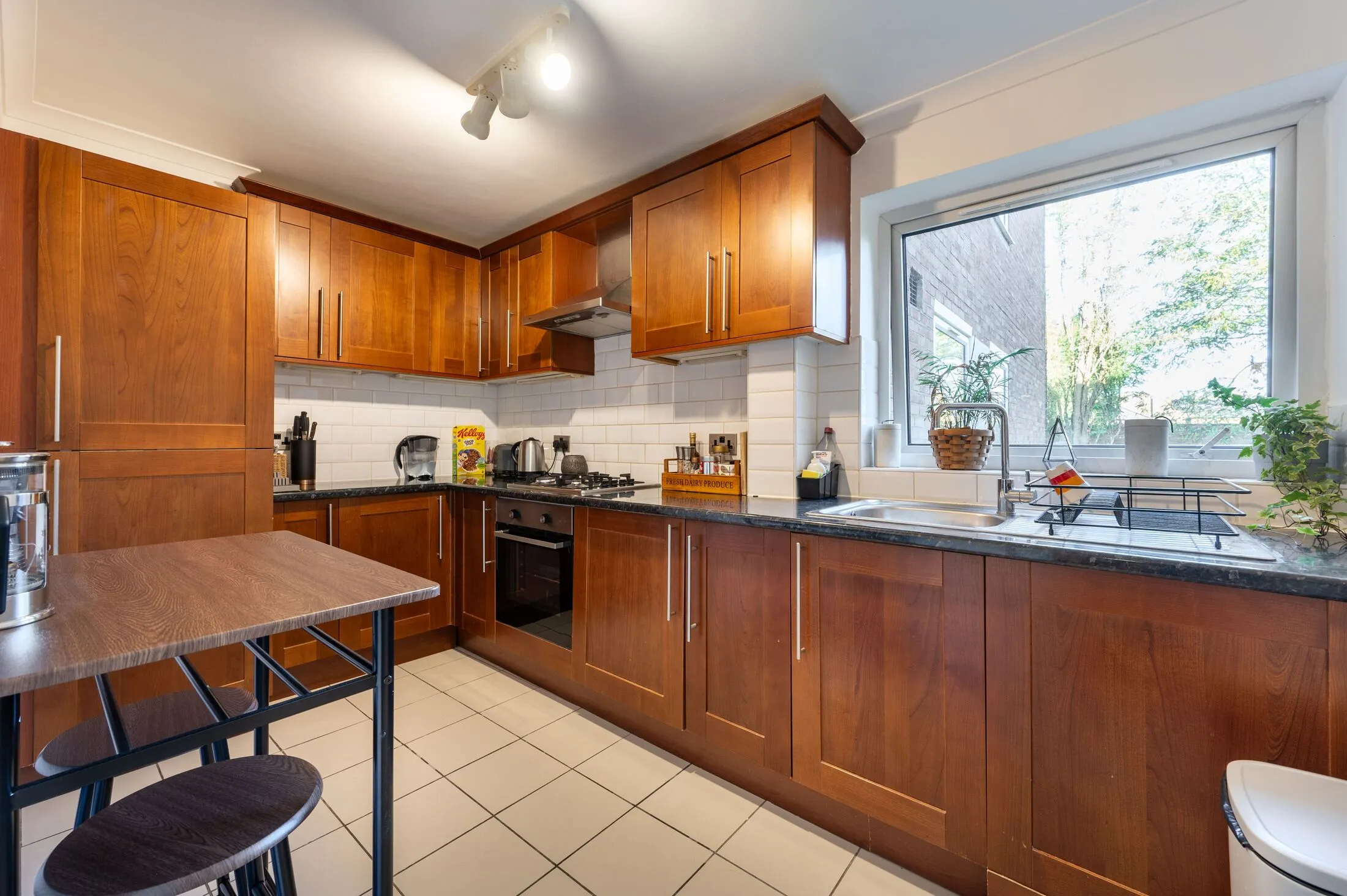 Flat Grange Road in Greater London