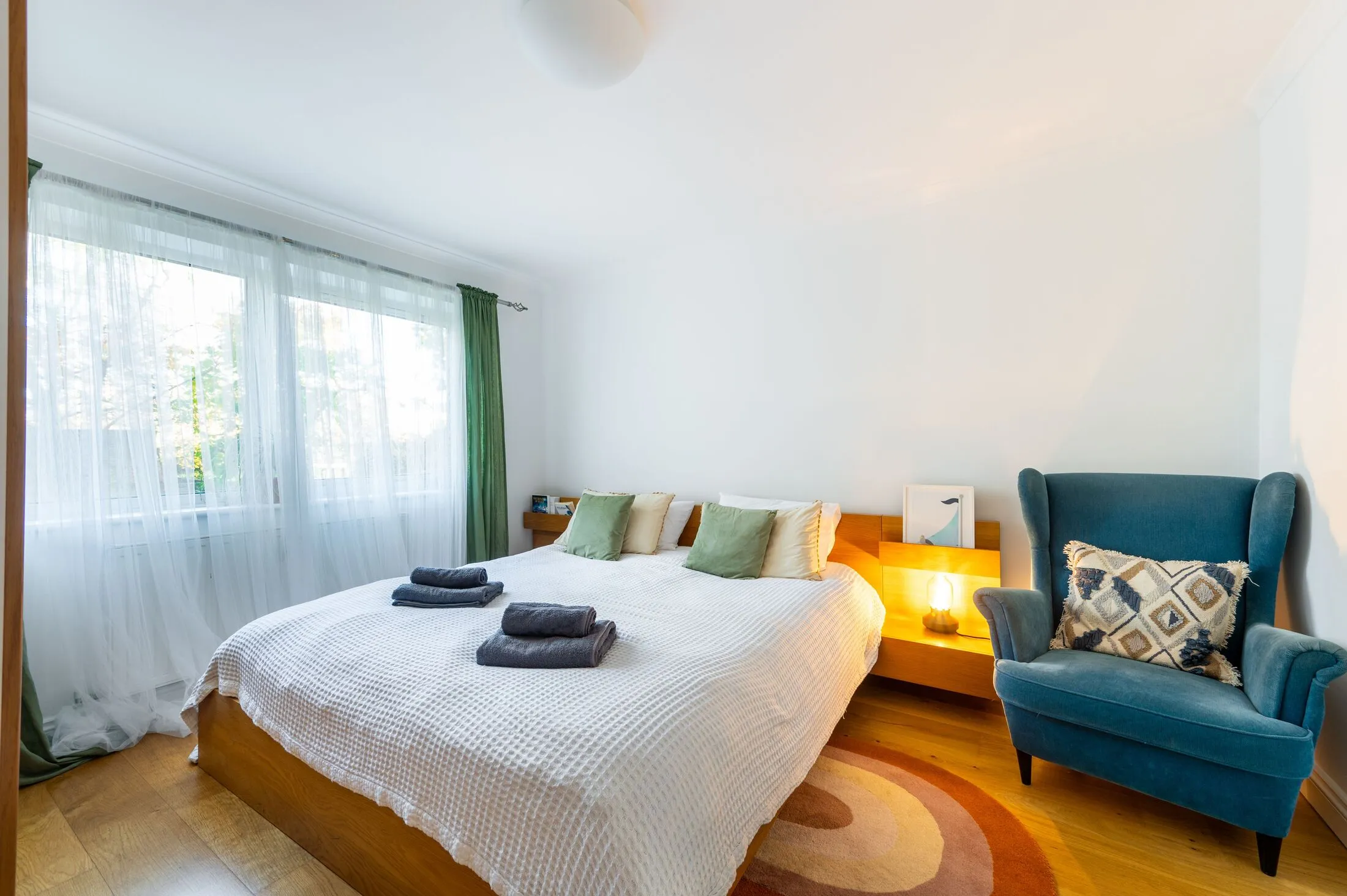 Flat Grange Road in Greater London
