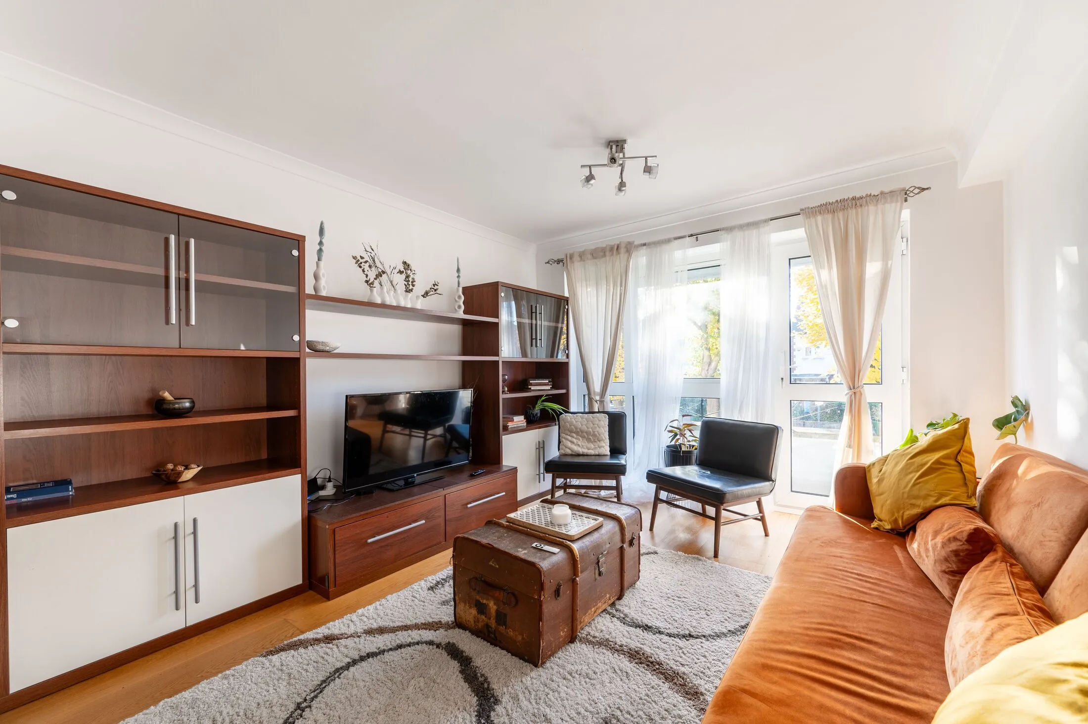 Flat Grange Road in Greater London