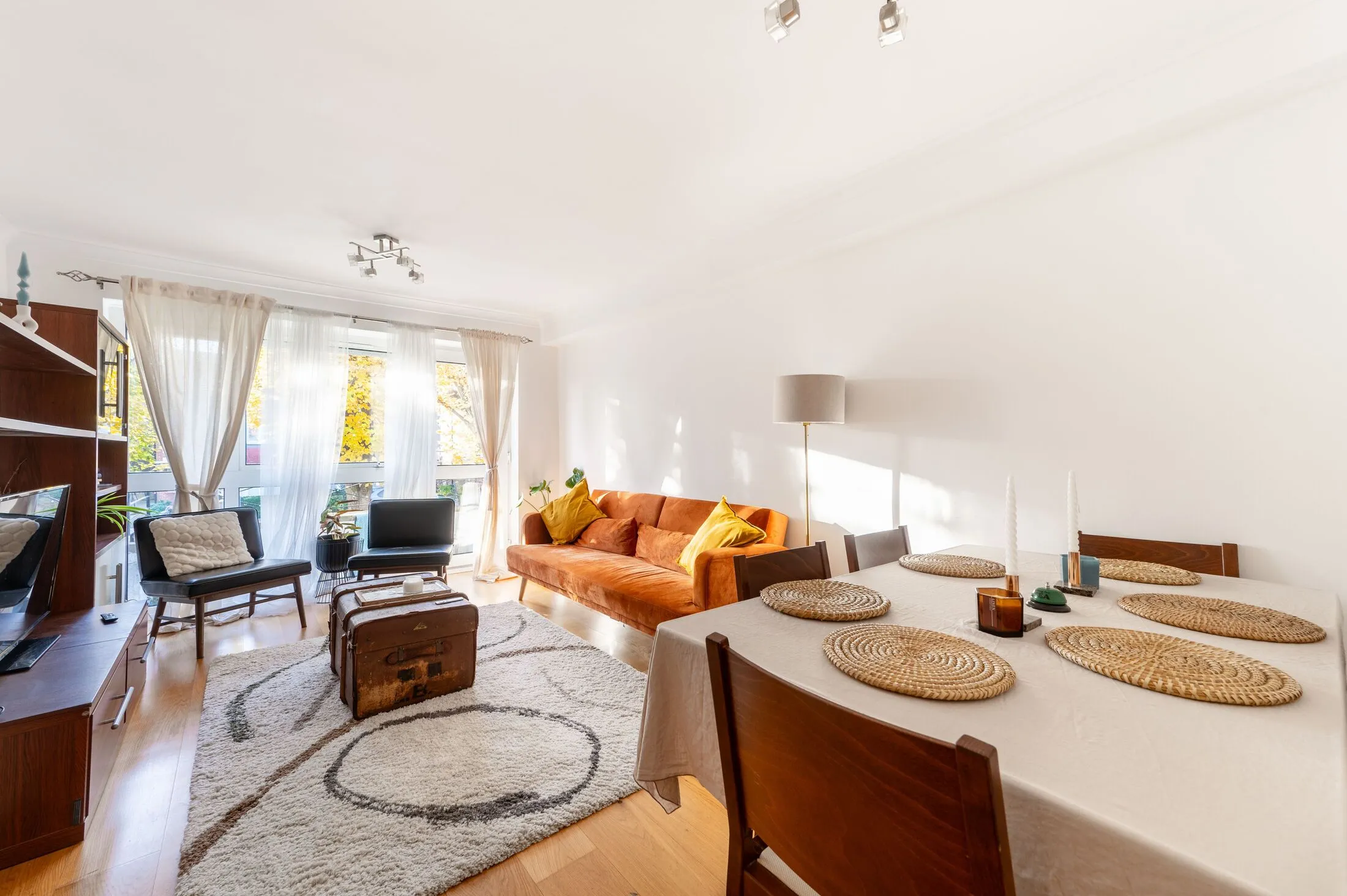 Flat Grange Road in Greater London