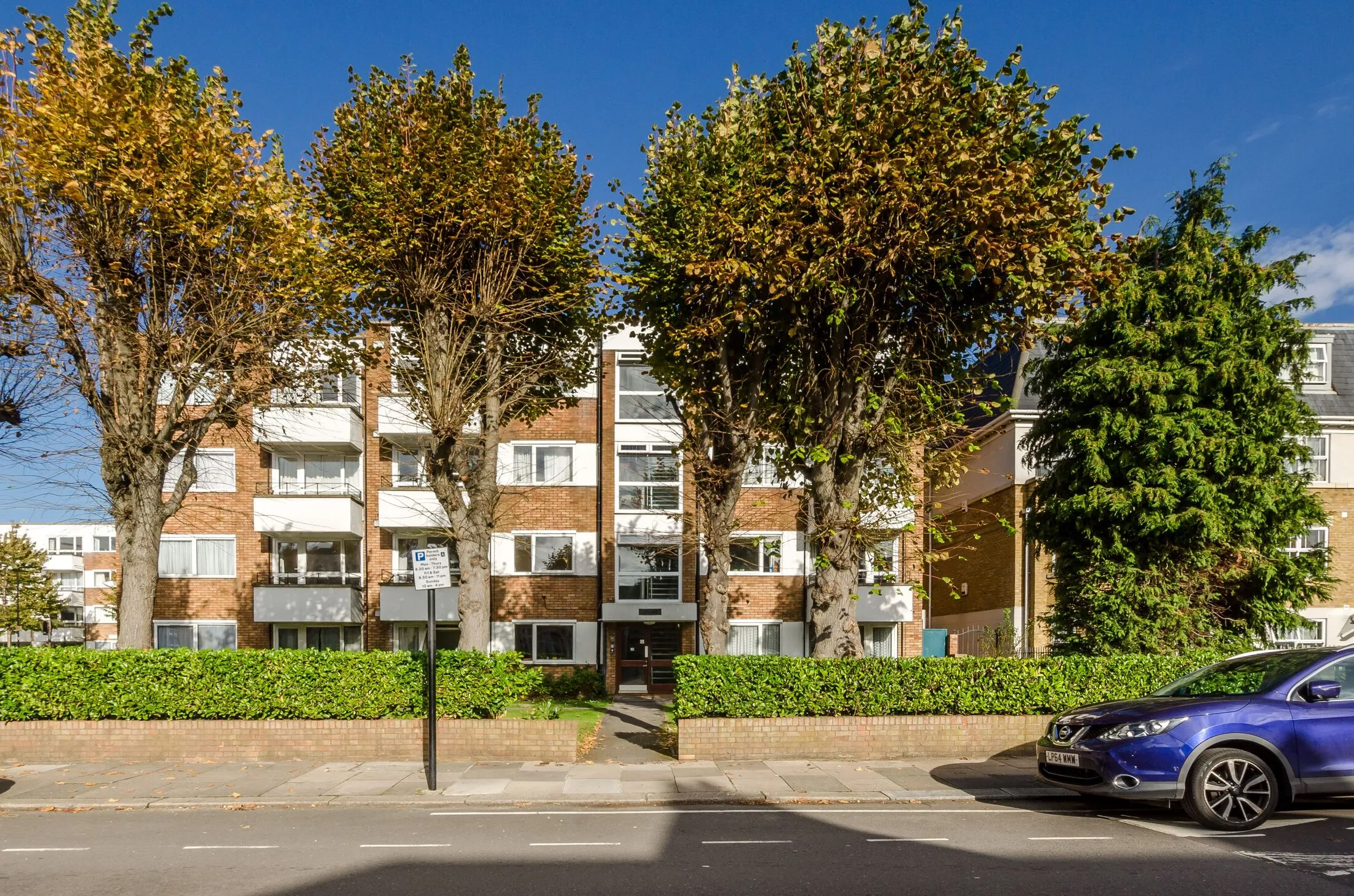 Flat Grange Road in Greater London