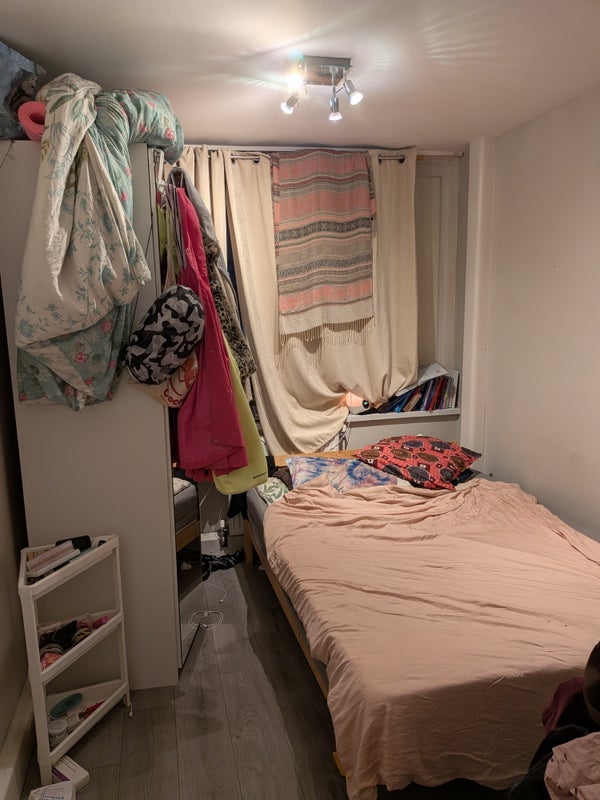Room East Surrey Grove in Greater London