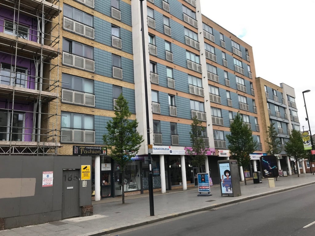 Flat London Road in Greater London