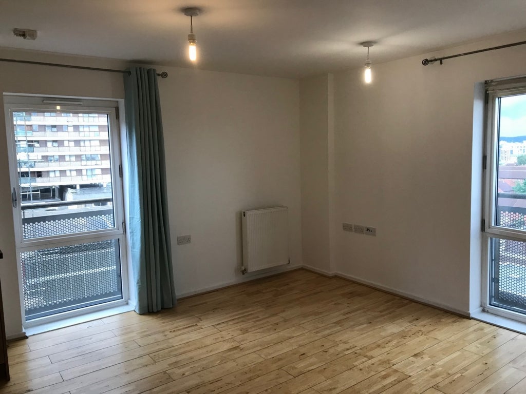 Flat London Road in Greater London