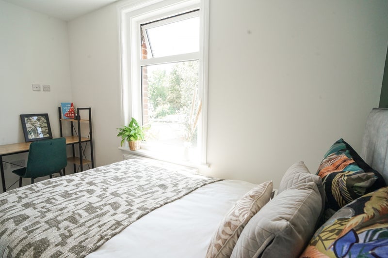 Room Khyber Road in Poole
