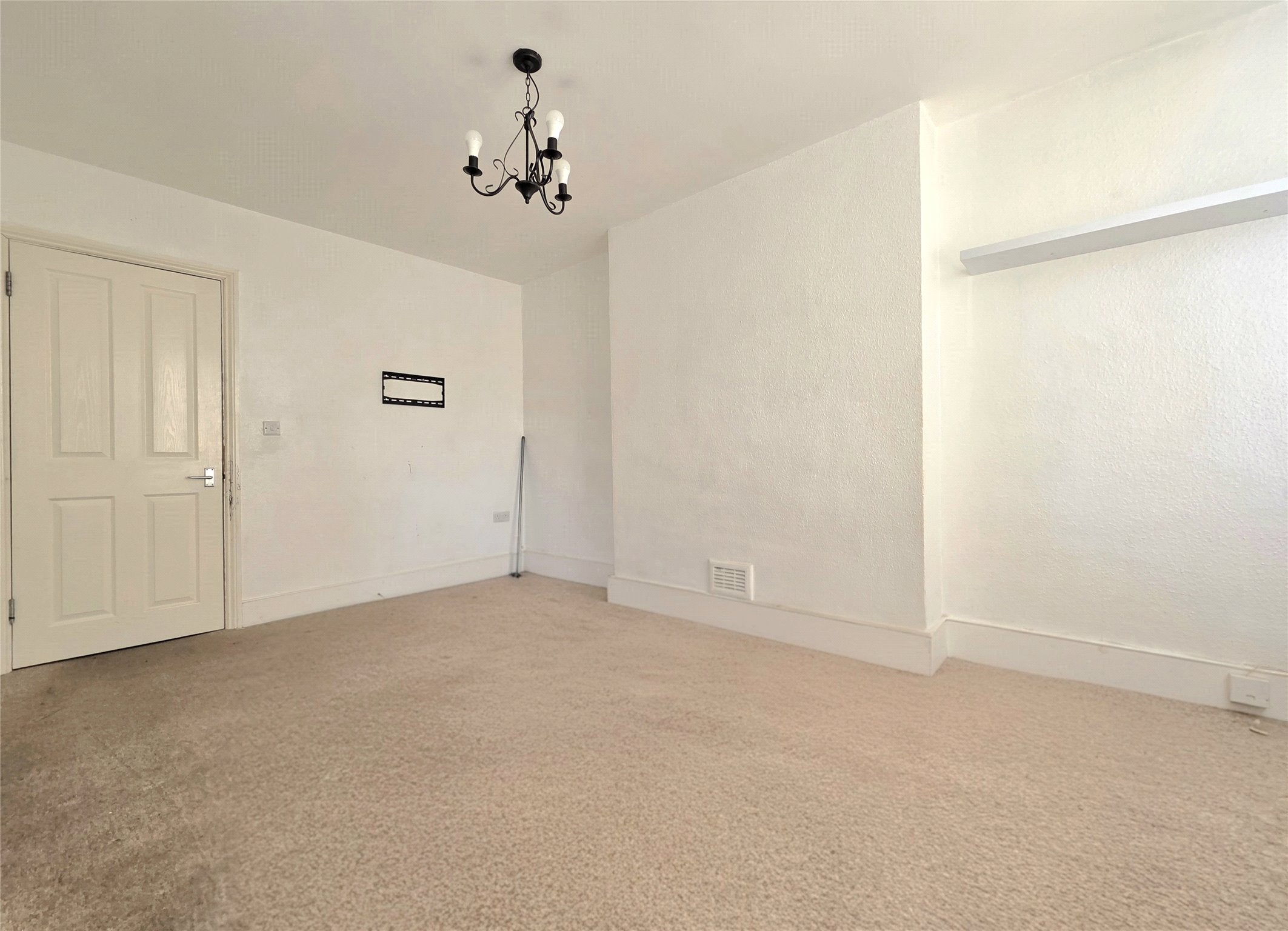 Flat Elgin Road in Greater London