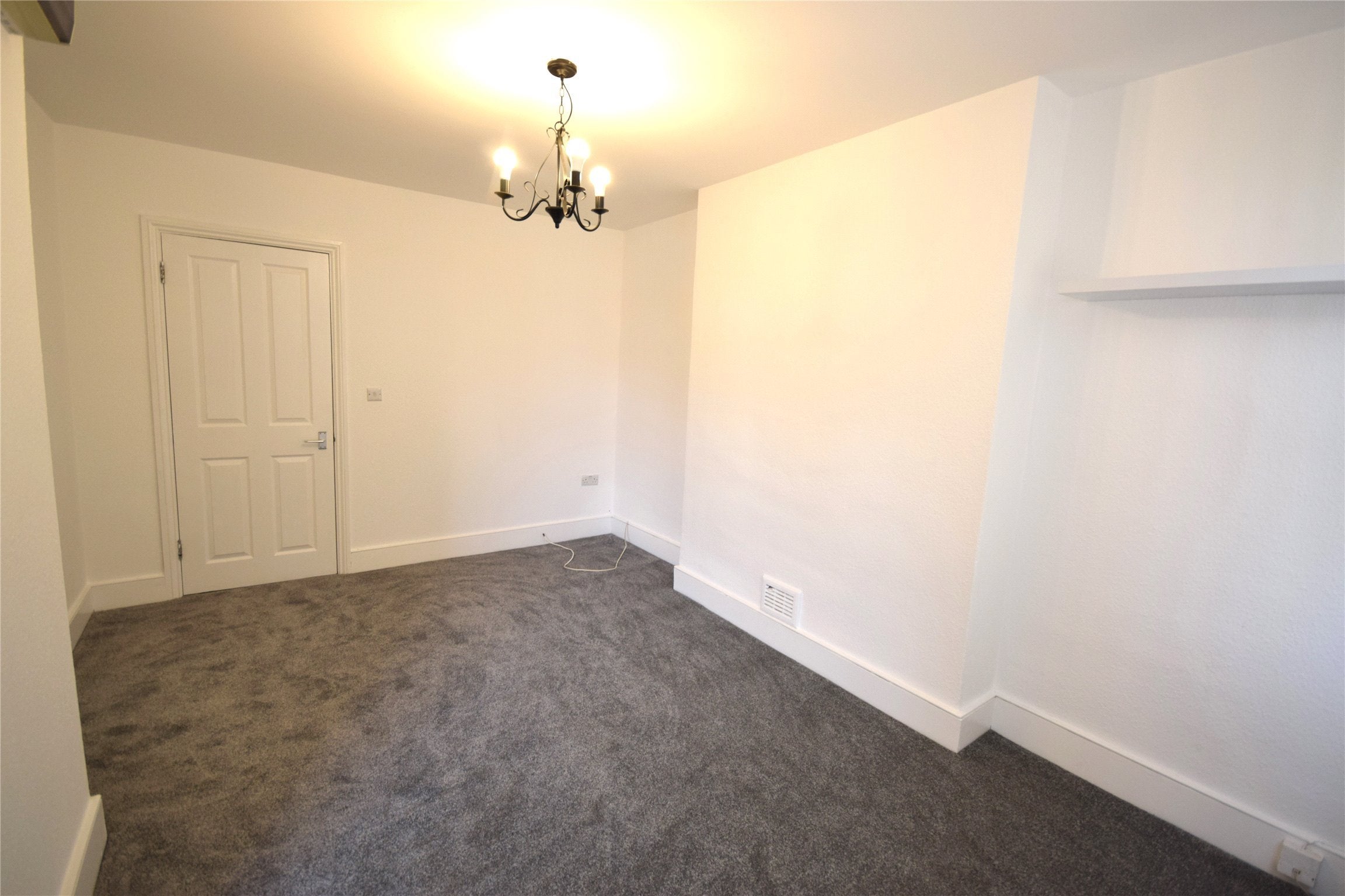 Flat Elgin Road in Greater London