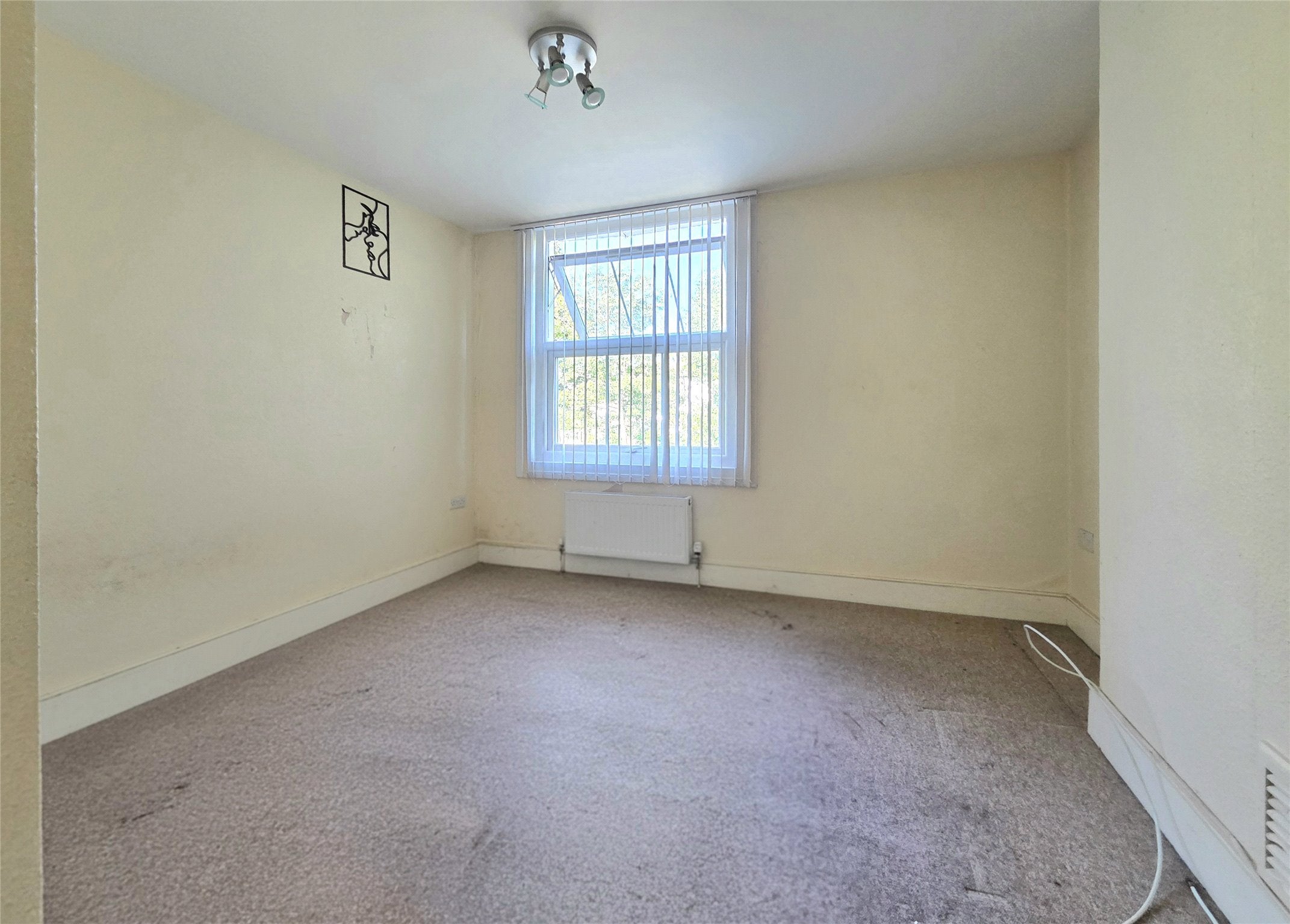 Flat Elgin Road in Greater London