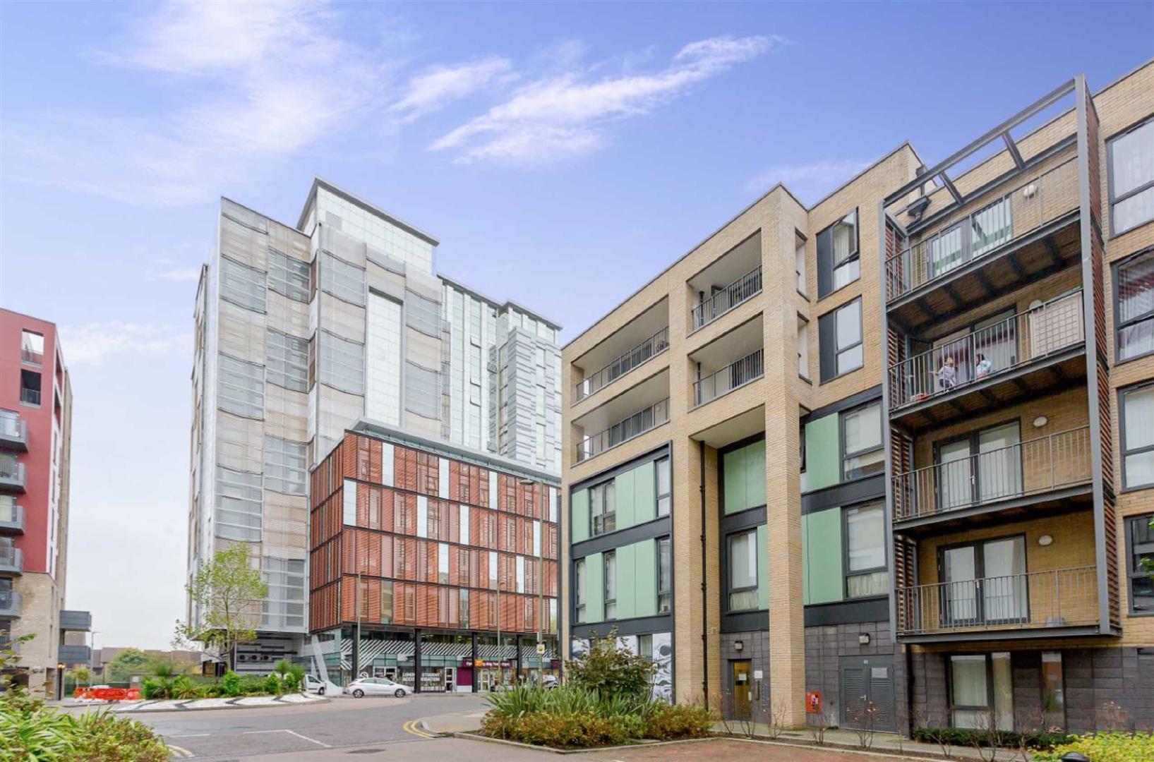 Flat Joslin Avenue in Greater London