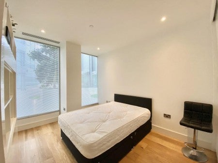 Flat Staines Road in Greater London