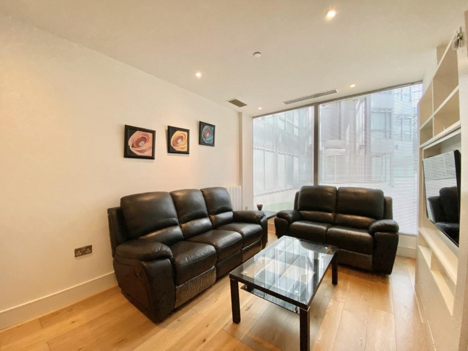 Flat Staines Road in Greater London