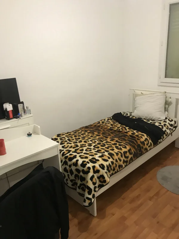 Chambre Avenue de Valdonne à Marseille