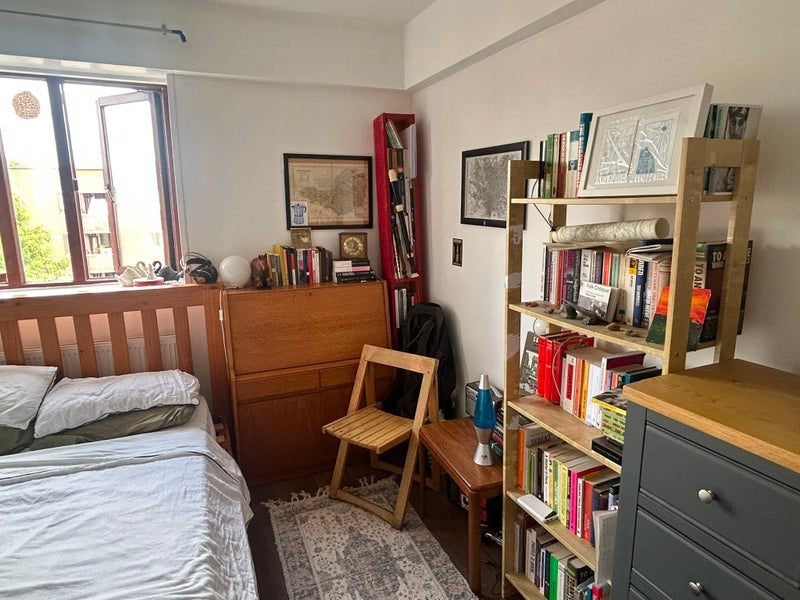 Room Burder Close in Greater London