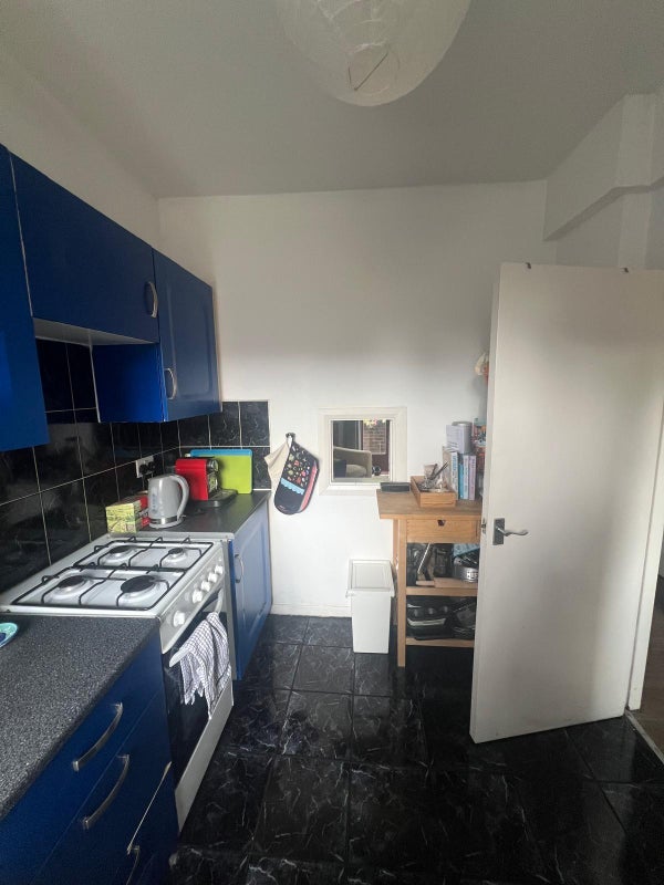 Room Burder Close in Greater London