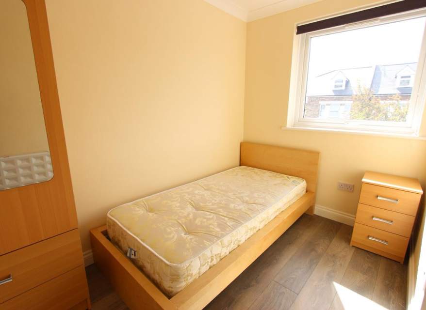 Flat Friern Park in Greater London