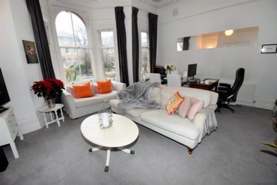 Flat Kidbrooke Grove in Greater London