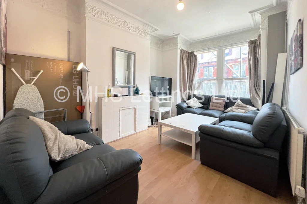 Flat Back Burchett Grove in Leeds