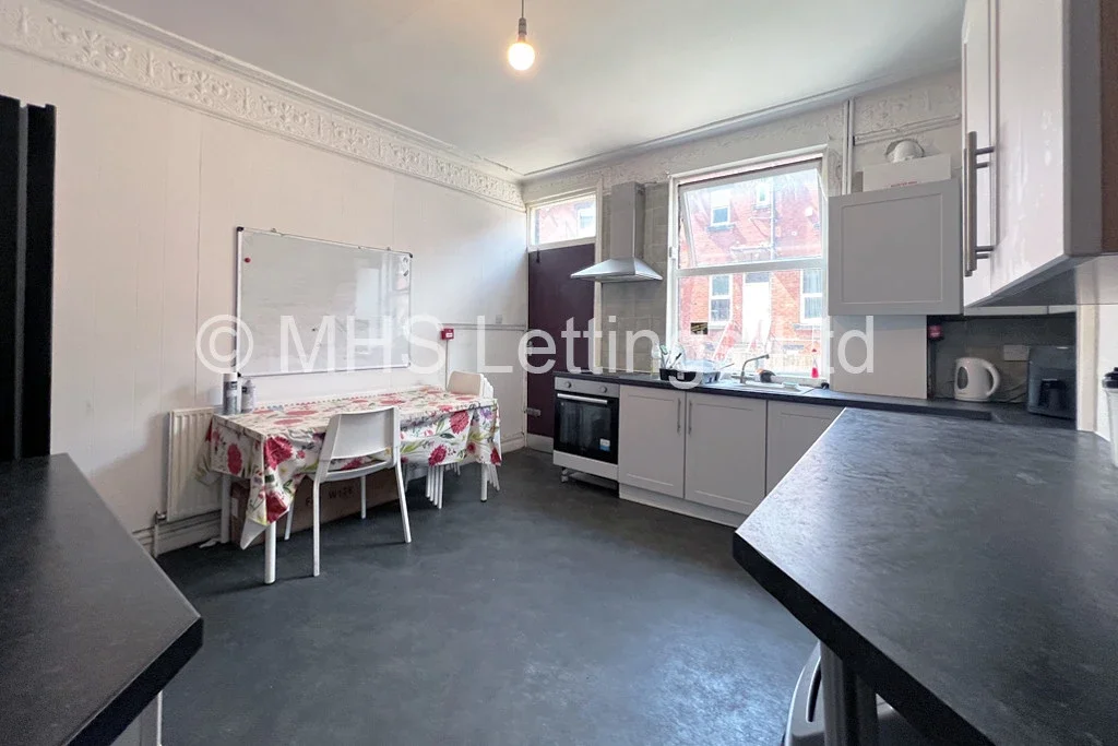 Flat Back Burchett Grove in Leeds